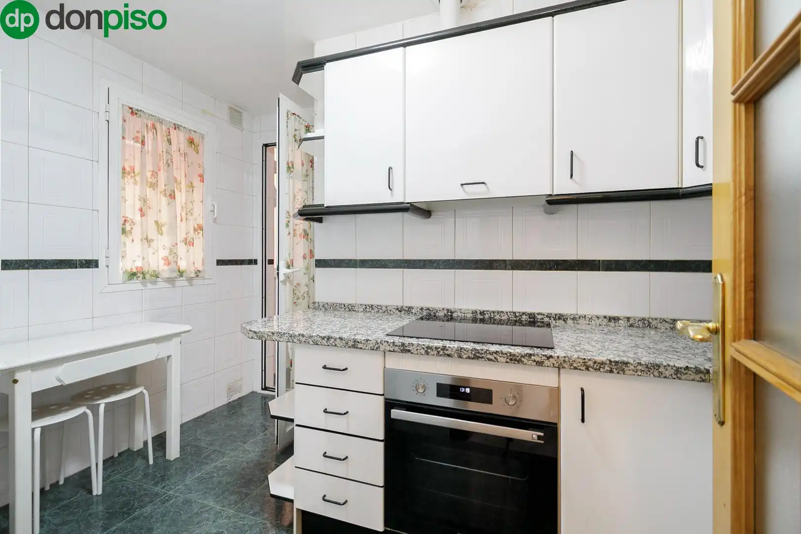 Kitchen of Flat for sale in Granada  with Air Conditioner, Heating and Terrace
