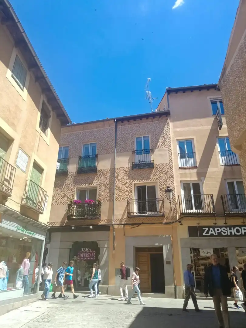 Vista exterior de Pis per a compartir en Segovia amb Calefacció, Moblat i Balcó