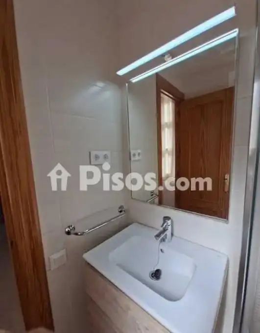 Baño de Ático de alquiler en Almería con Amueblado