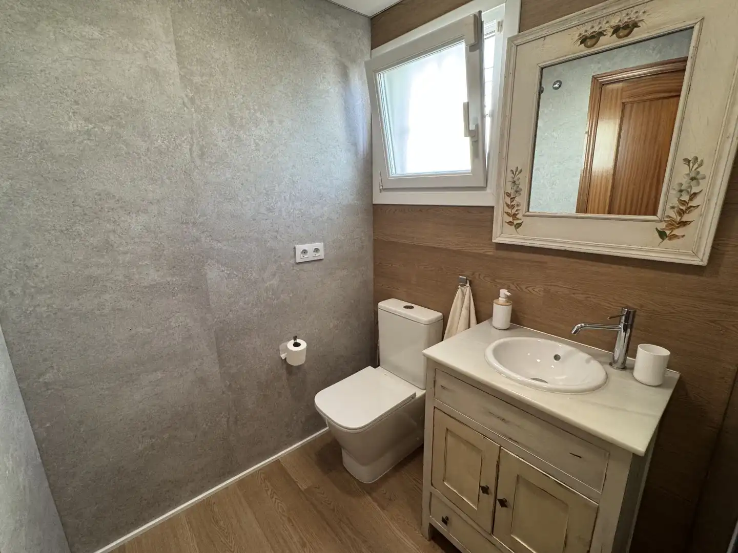 Baño de Casa adosada en venta en Bormujos con Aire acondicionado, Terraza y Trastero