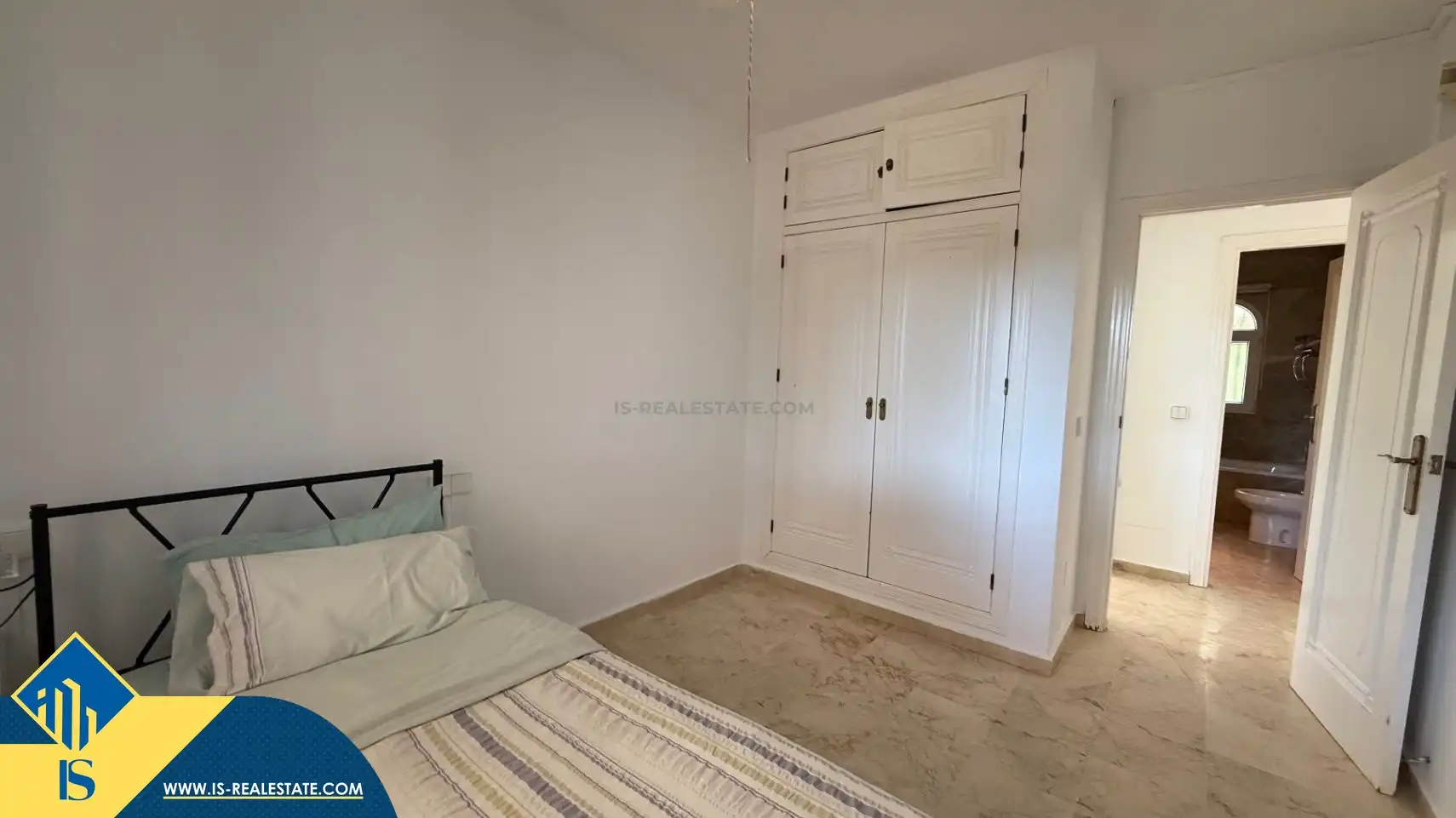 Dormitori de Casa o xalet en venda en Orihuela amb Jardí privat, Terrassa i Moblat