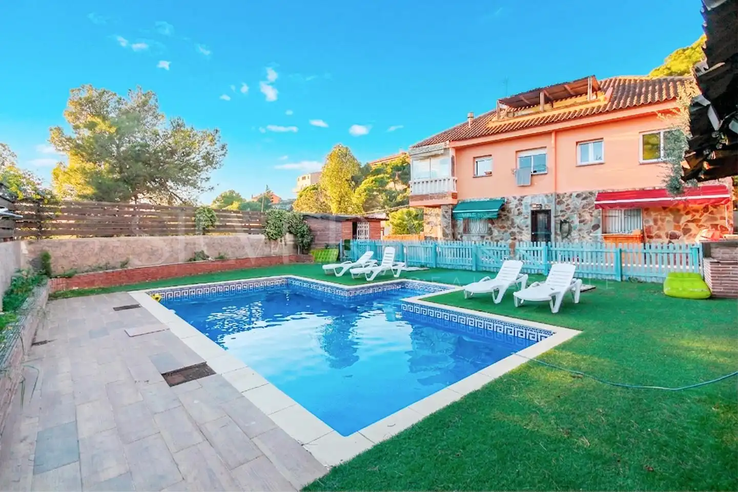 Schwimmbecken von Haus oder Chalet zum Verkauf in Sant Fost de Campsentelles mit Klimaanlage, Heizung und Privatgarten