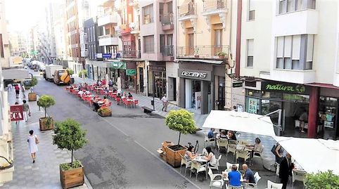 Extraordinario local en primera línea comercial calle Carretería. 230 m2 de superficie en planta baja comercial más 207 de sótano.