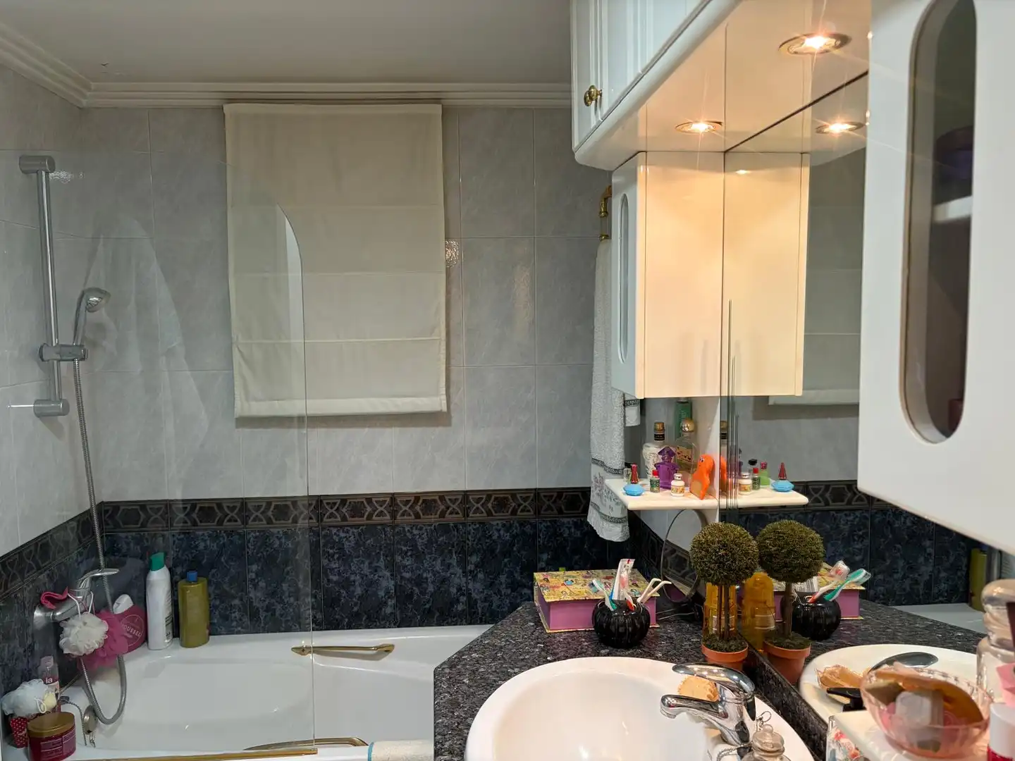 Baño de Piso en venta en Villena con Horno, Balcón y Internet