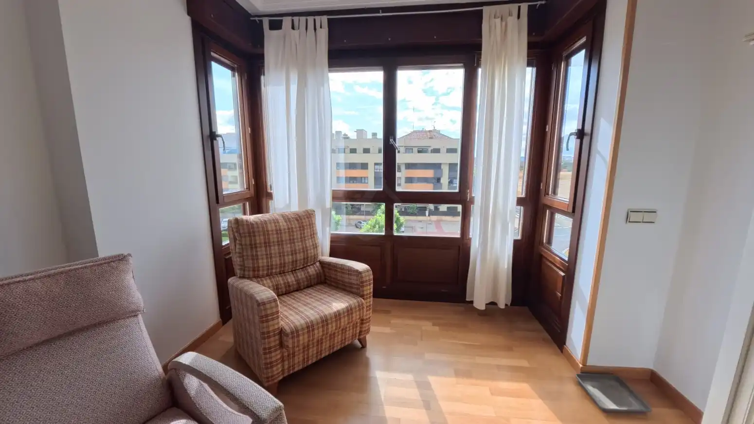 Sala de estar de Piso de alquiler en  Logroño con Aire acondicionado, Calefacción y Jardín privado