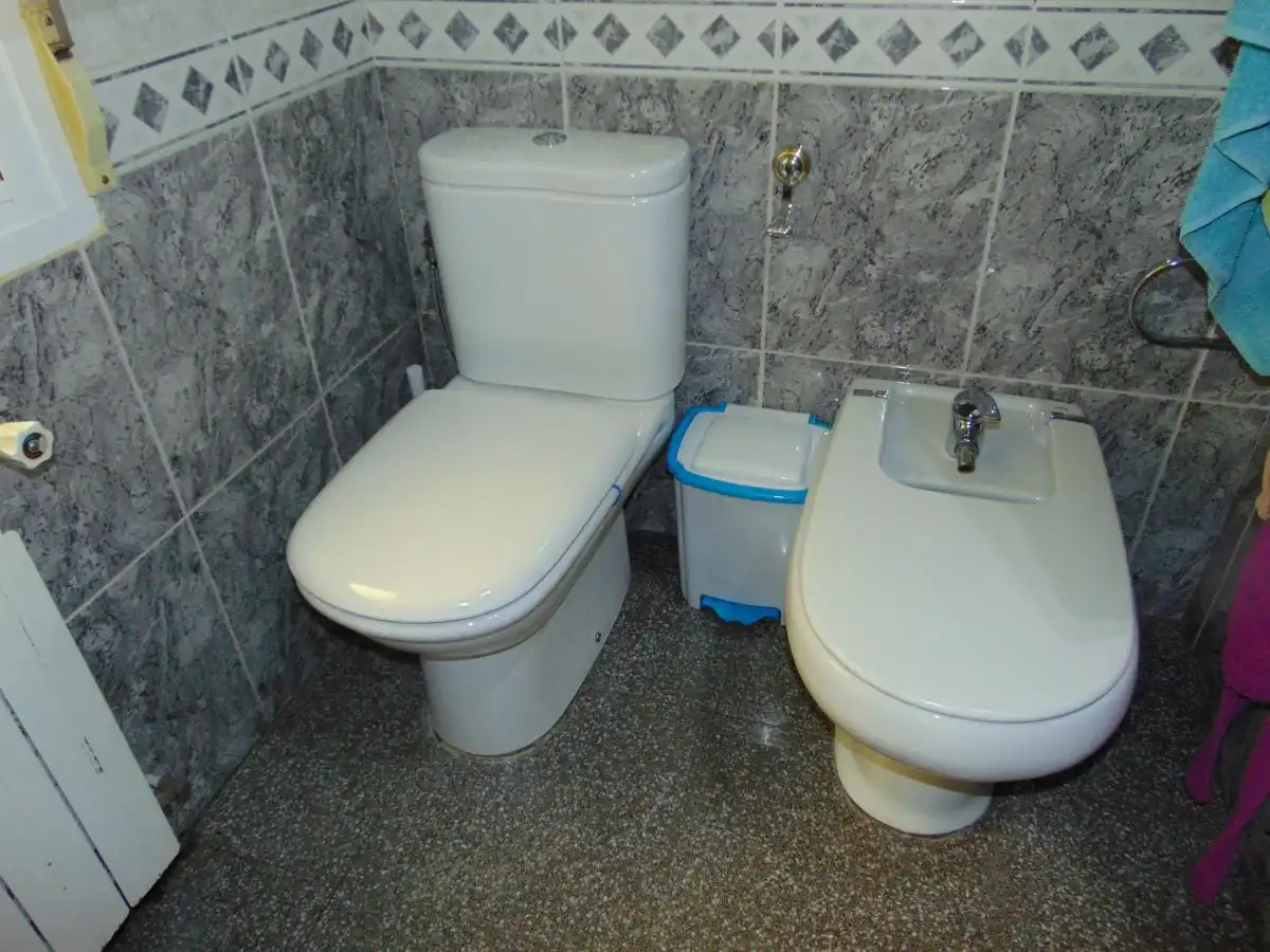 Bany de Casa o xalet en venda en Valdepeñas amb Aire condicionat, Calefacció i Terrassa