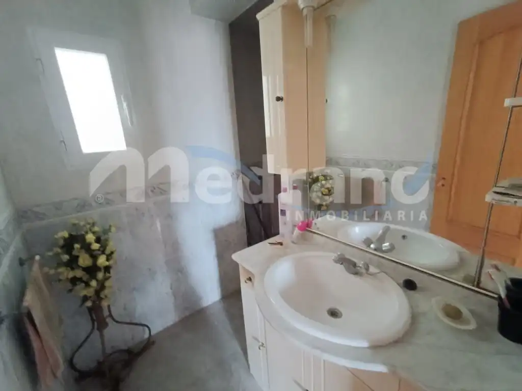 Badezimmer von Wohnung zum Verkauf in Benidorm mit Privatgarten, Schwimmbad und Möbliert