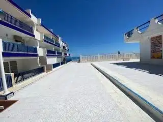 Vista exterior de Apartament en venda en La Manga del Mar Menor amb Terrassa i Piscina comunitària