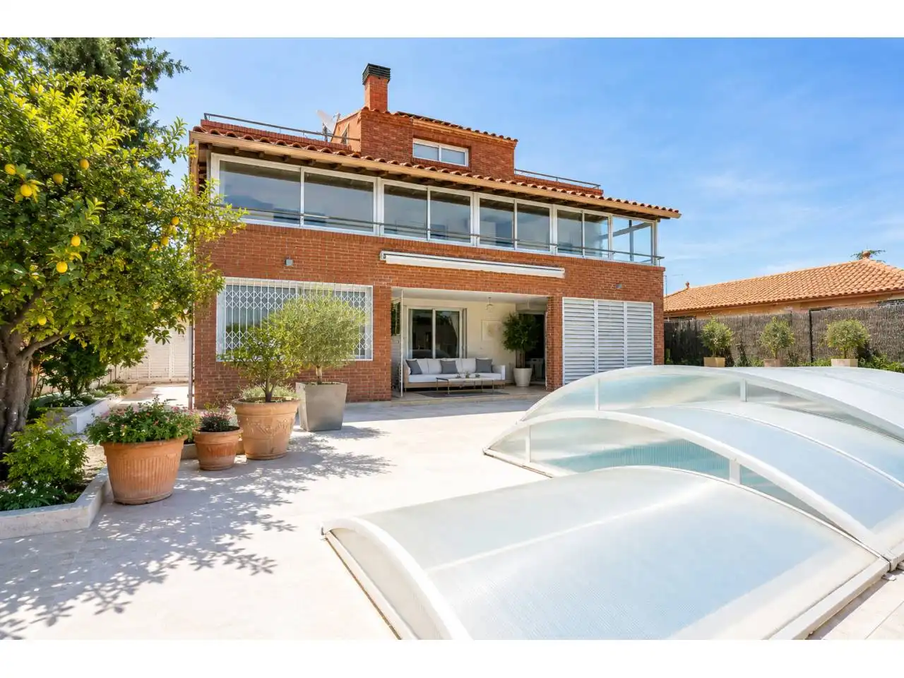 Exterior view of Houses for sale in El Masnou  with Heating, Private garden and Terrace