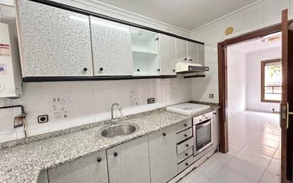 Kitchen of Flat for sale in L'Hospitalet de Llobregat  with Air Conditioner and Oven