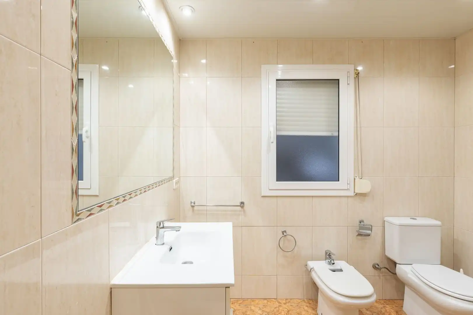 Bathroom of Flat for sale in Badalona  with Air Conditioner