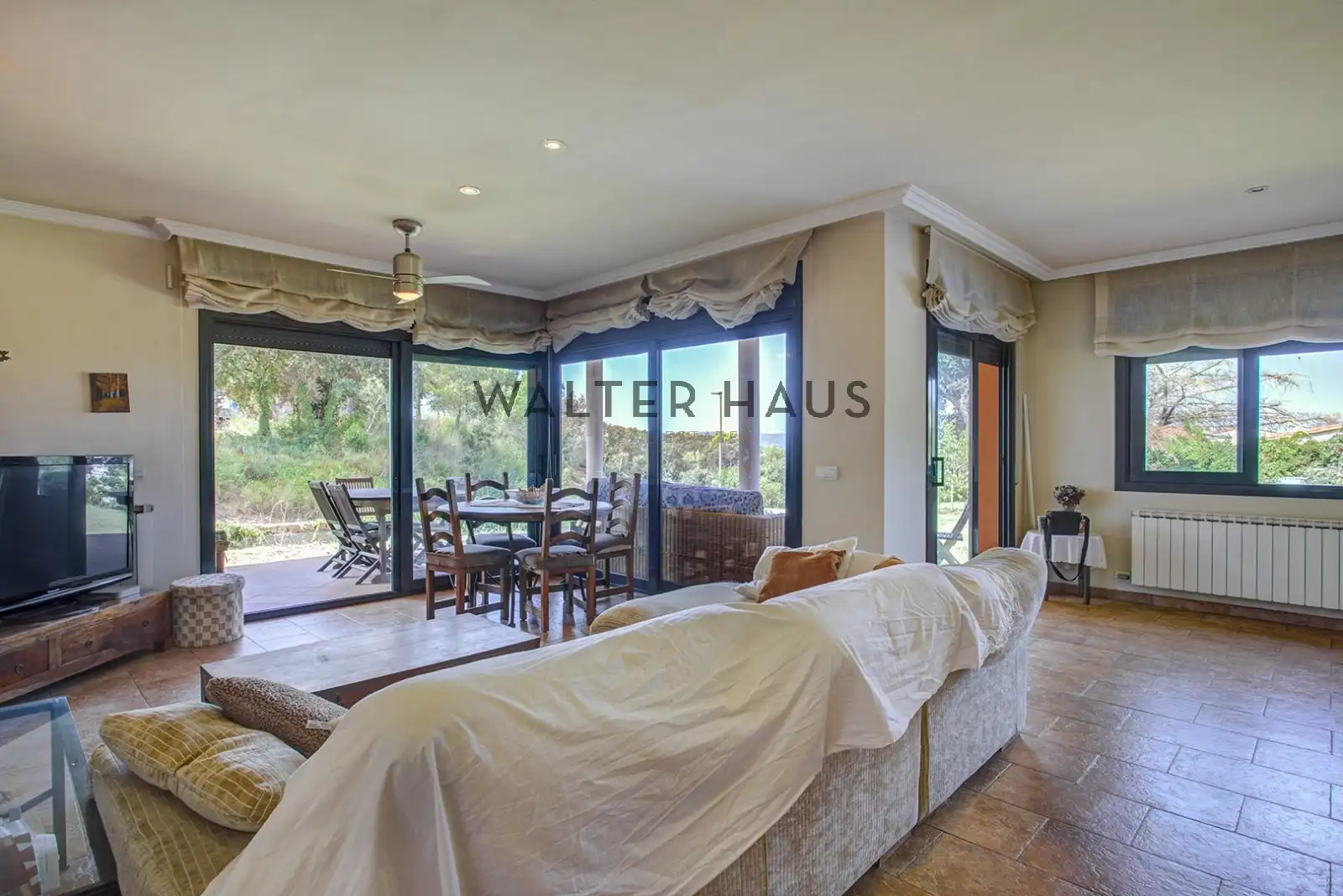 Sala d'estar de Casa o xalet en venda en Begur amb Jardí privat, Terrassa i Piscina