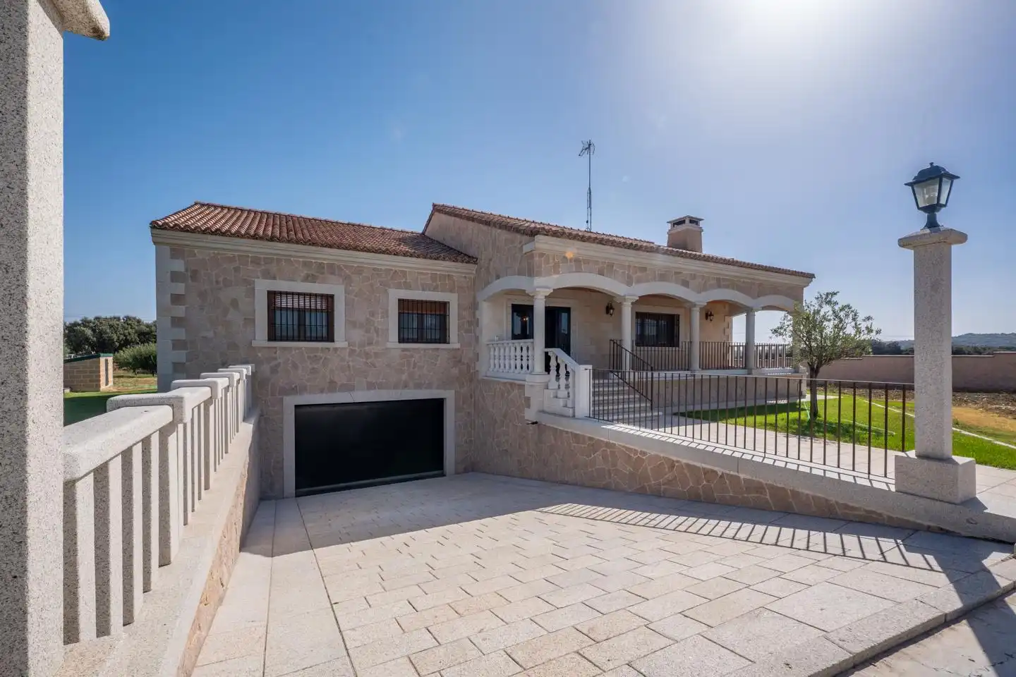 Vista exterior de Casa o chalet en venta en Cardeñosa con Calefacción, Jardín privado y Terraza