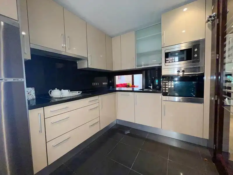 Cocina de Piso de alquiler en Estepona con Jardín privado, Terraza y Amueblado