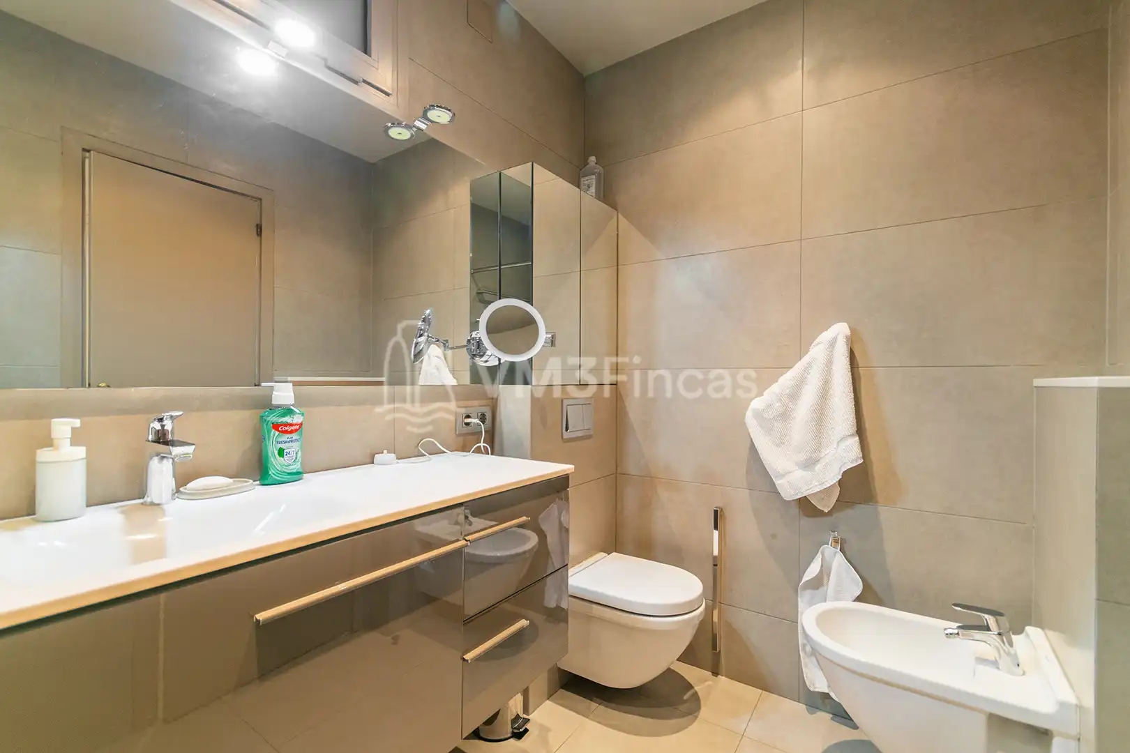 Badezimmer von Wohnung zur Miete in Barcelona mit Klimaanlage, Heizung und Parkett