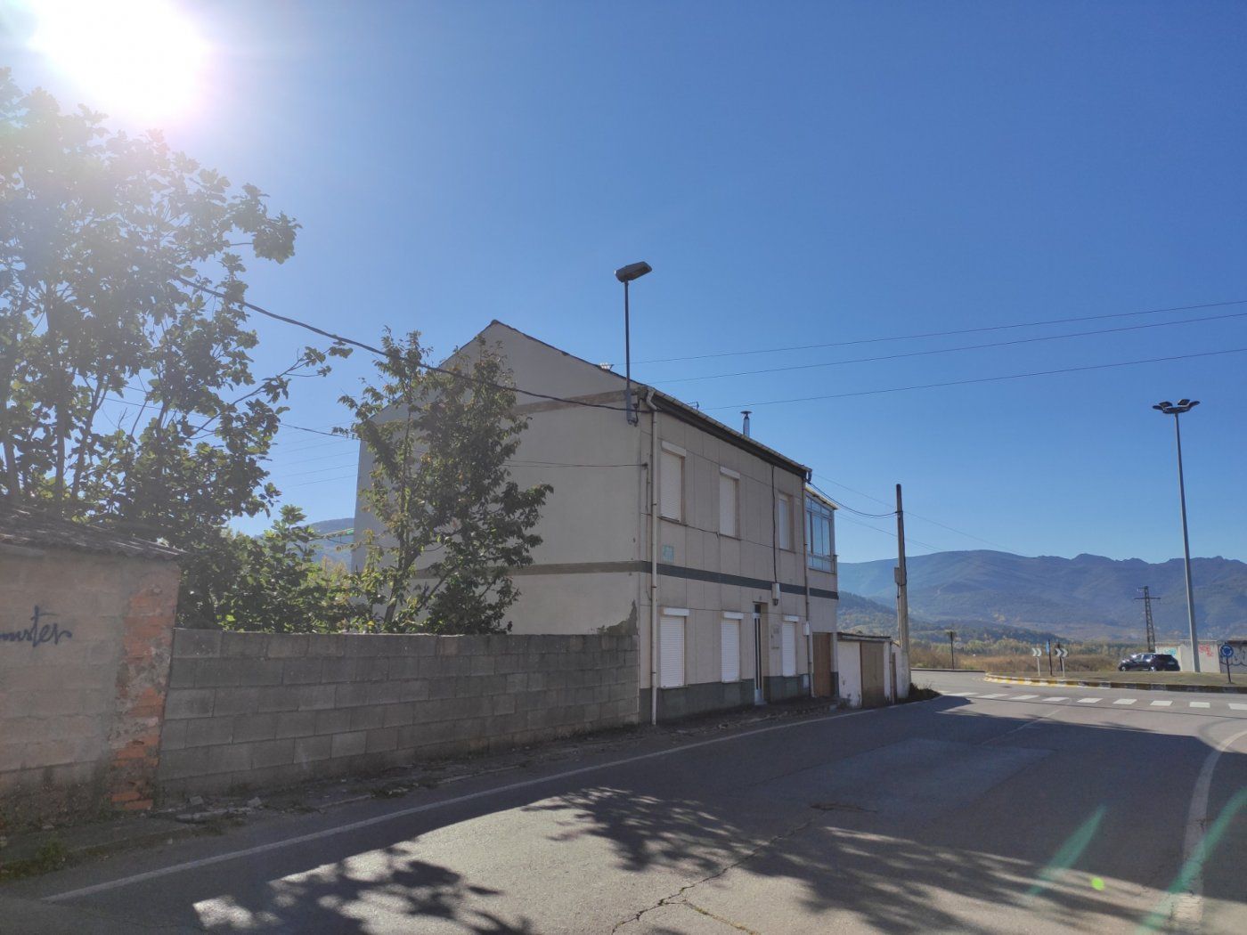 Vista exterior de Finca rústica en venda en Ponferrada amb Calefacció i Jardí privat