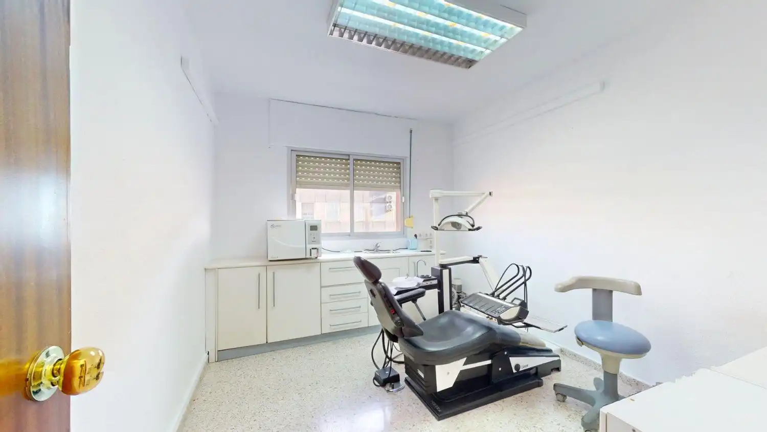 Office for rent in Montequinto  with Air Conditioner and Terrace