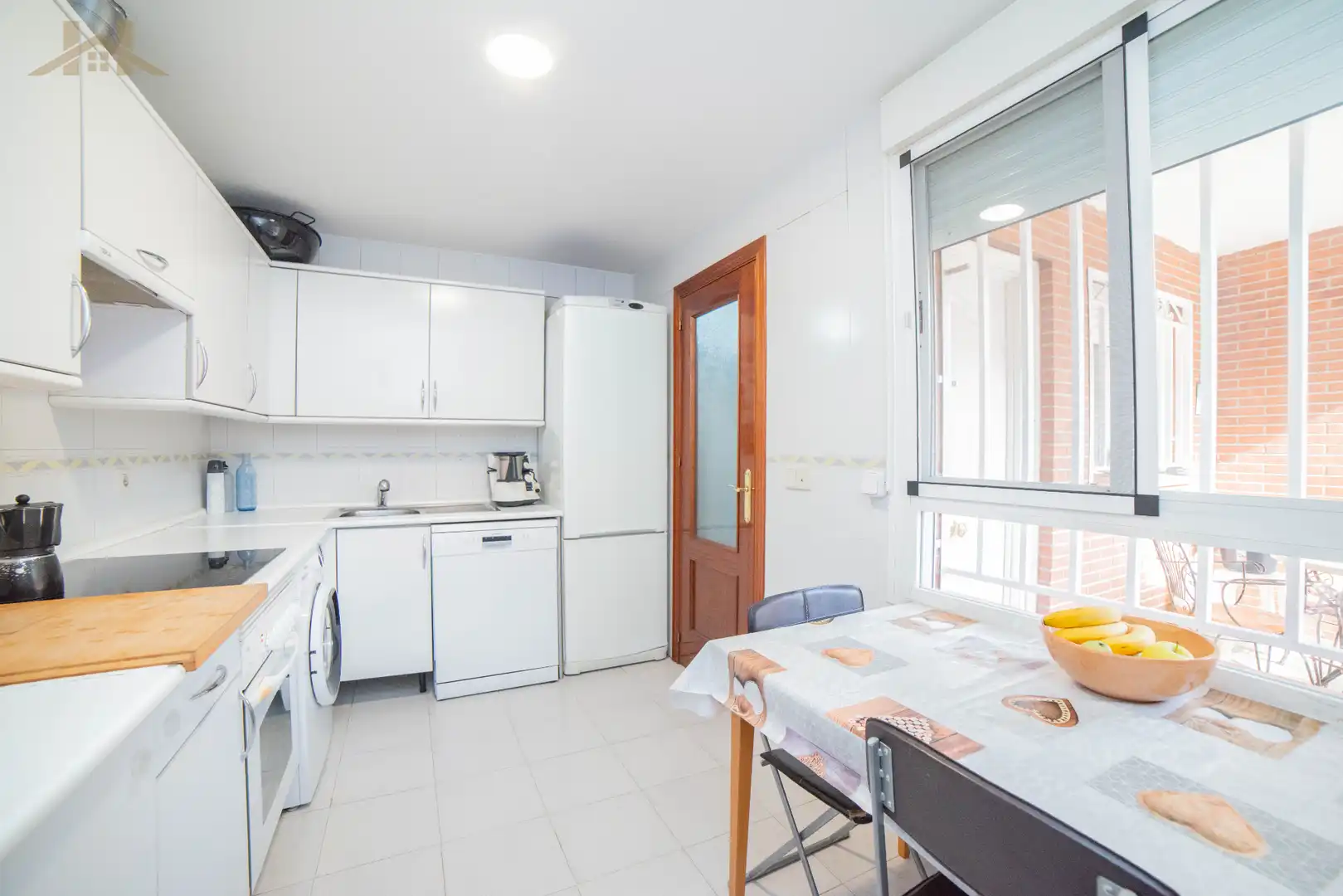 Cocina de Casa adosada en venta en Ciempozuelos con Aire acondicionado, Calefacción y Jardín privado