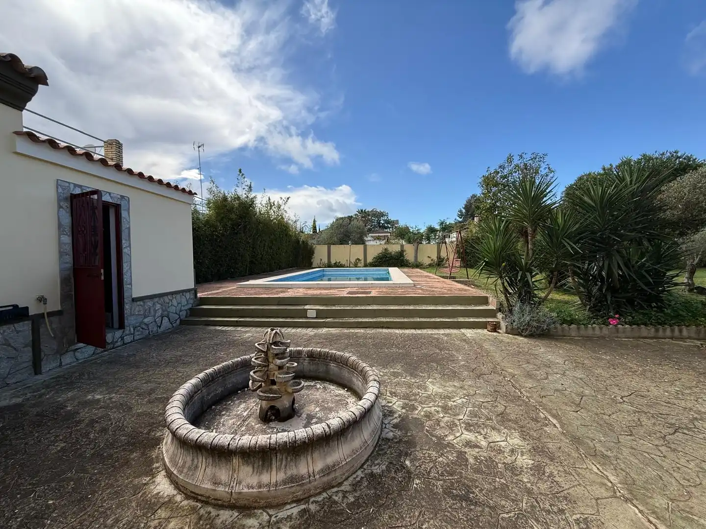 Piscina de Casa o chalet en venta en Alcalá de Guadaira con Aire acondicionado, Calefacción y Jardín privado