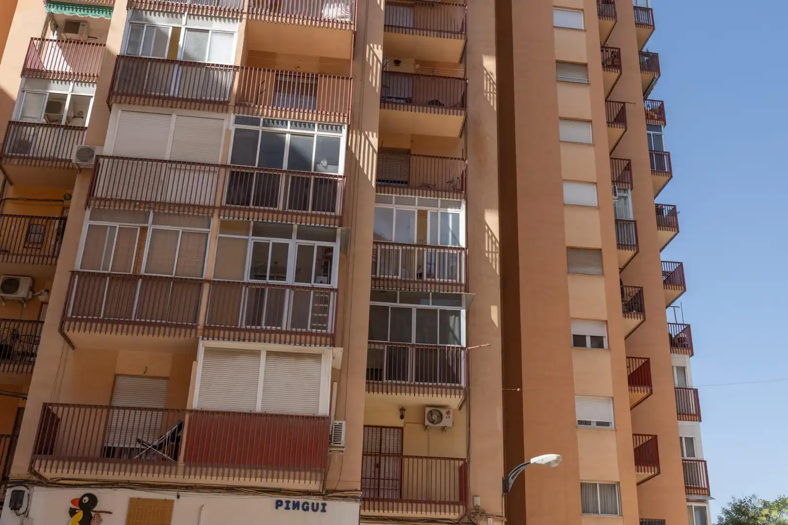 Vista exterior de Piso en venta en Granada con Terraza, Amueblado y Balcón