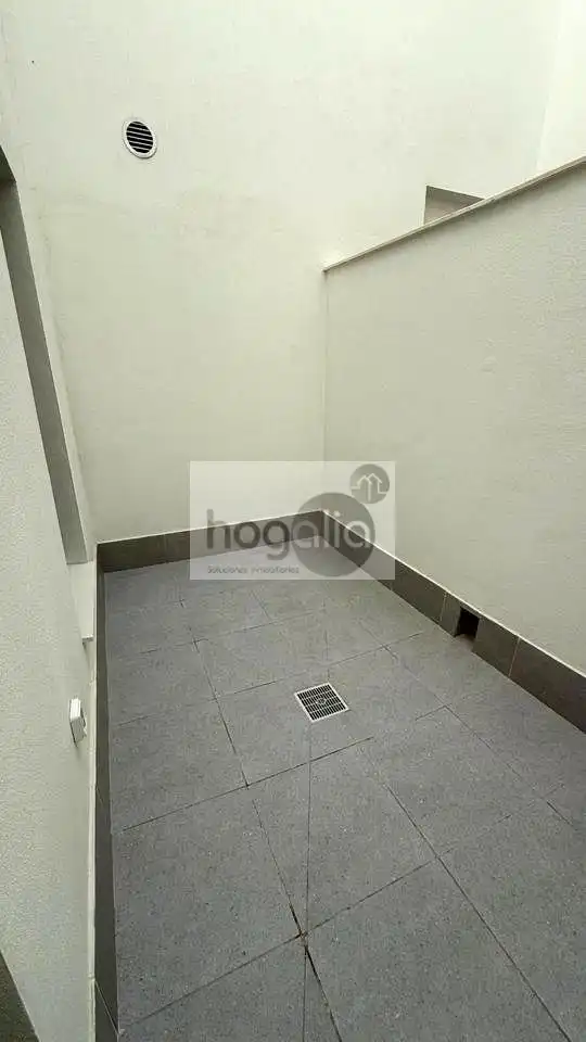 Planta baja de alquiler en Sevilla con Aire acondicionado, Trastero y Piscina