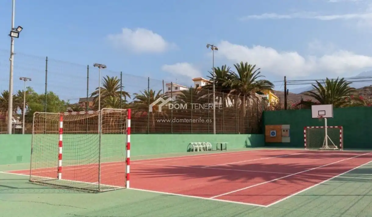 Vista exterior de Piso en venta en Adeje con Terraza, Piscina y Amueblado
