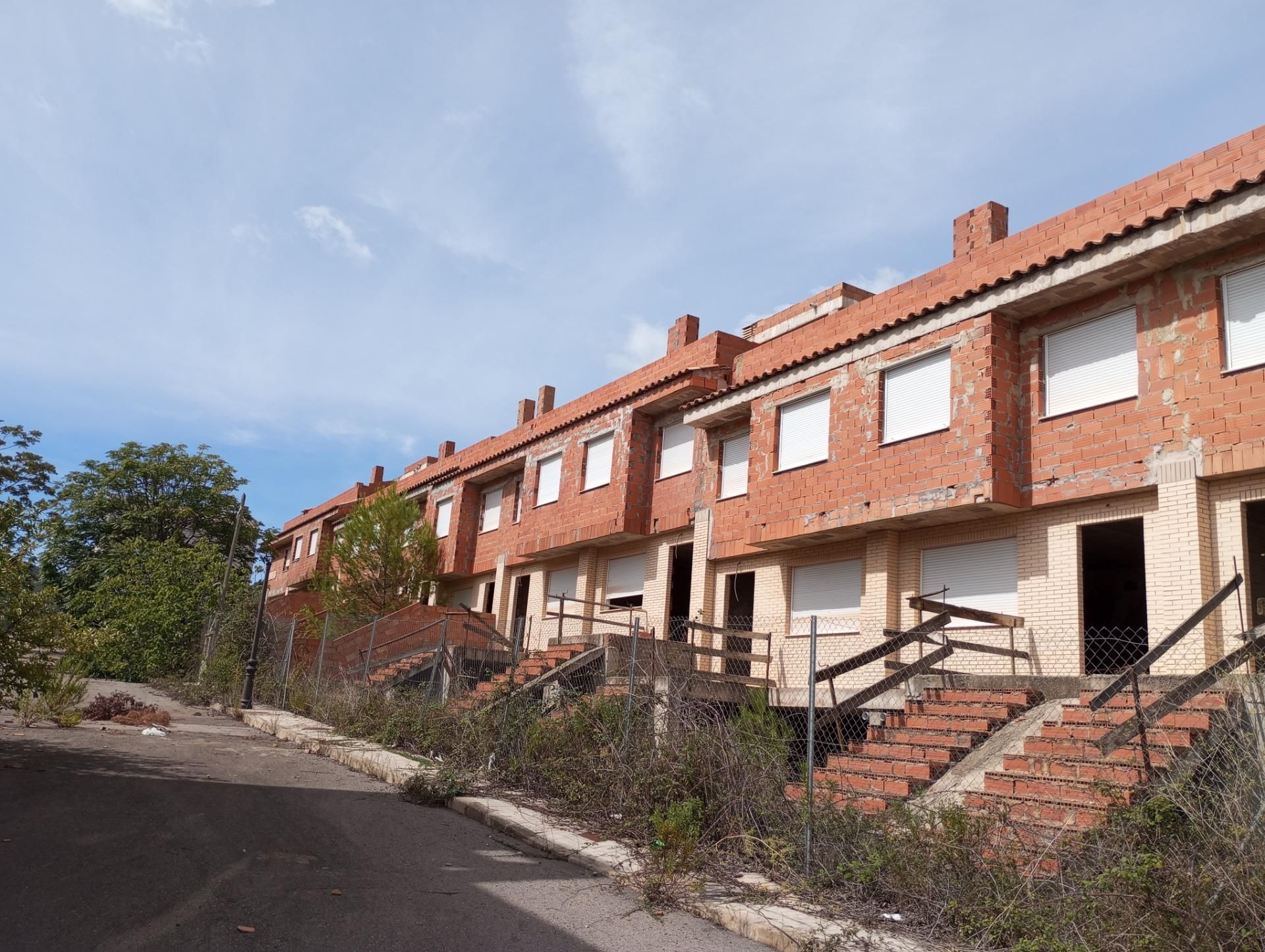 Vista exterior de Casa adosada en venda en Figueroles amb Terrassa i Traster
