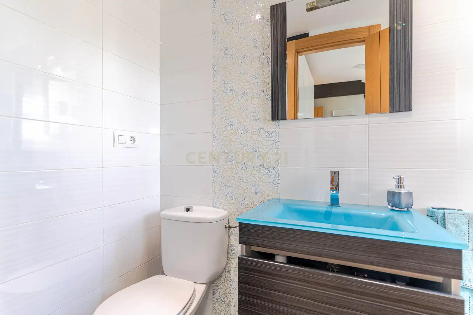 Bathroom of Flat for sale in Granada  with Air Conditioner