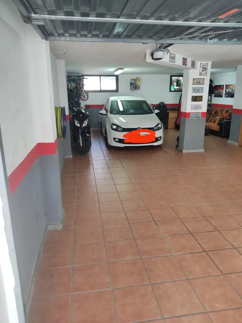 Aparcament de Casa adosada en venda en Seseña amb Calefacció, Terrassa i Moblat