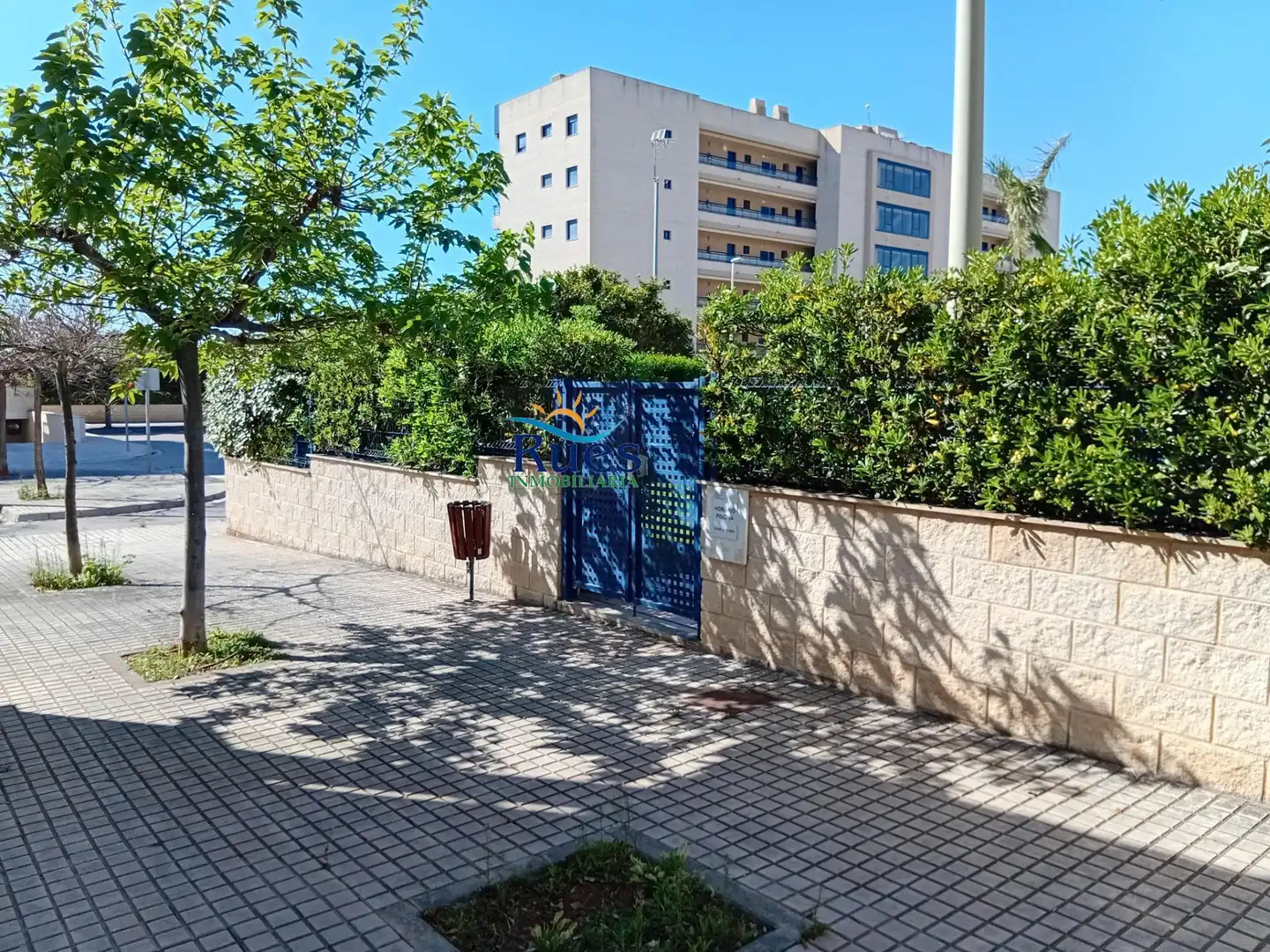 Außenansicht von Einfamilien-Reihenhaus zum Verkauf in Torreblanca mit Terrasse, Balkon und Gemeinschaftspool