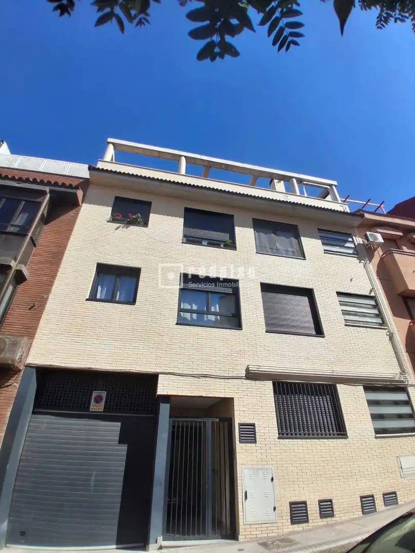 Außenansicht von Wohnung zum Verkauf in Madrid mit Klimaanlage, Heizung und Terrasse