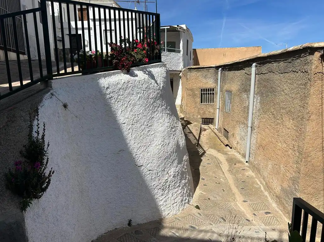 Vista exterior de Casa adosada en venda en Abrucena