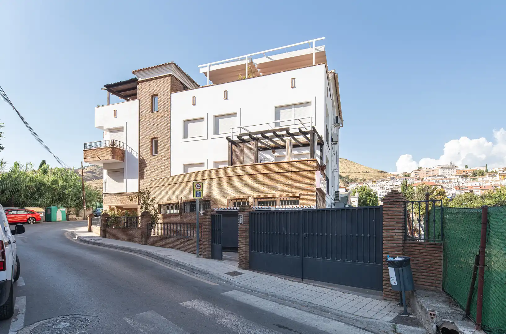 Vista exterior de Pis en venda en Cenes de la Vega amb Moblat i Internet