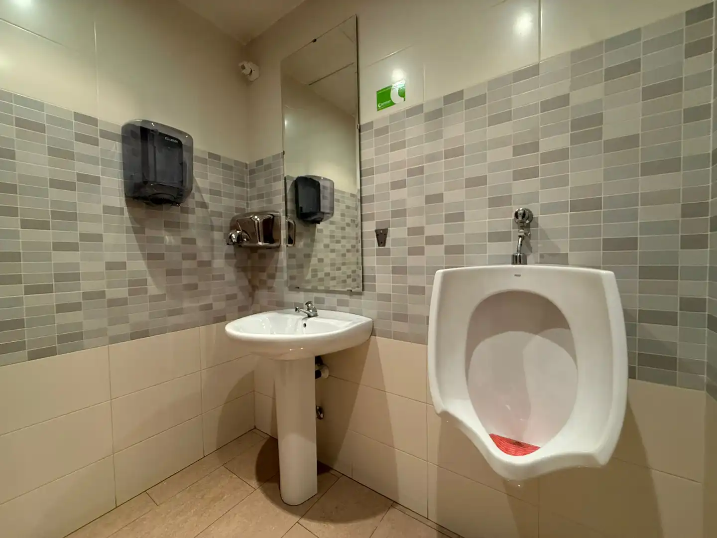 Bathroom of Commercial properties for sale in Socuéllamos  with Air Conditioner, Heating and Furnished