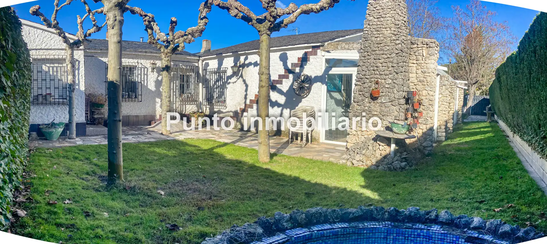 Vista exterior de Casa adosada en venta en Tudela de Duero con Calefacción, Jardín privado y Terraza
