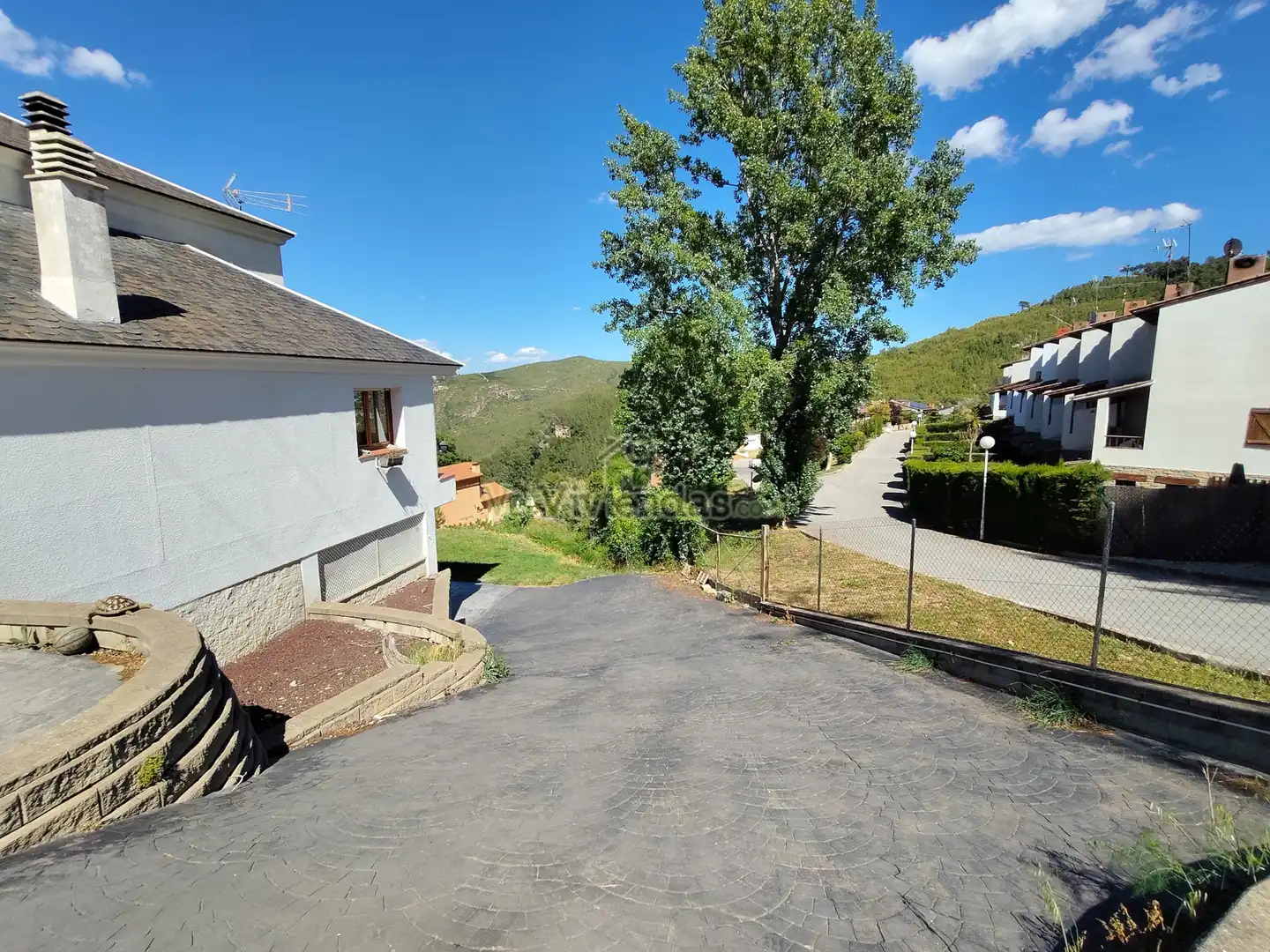 Vista exterior de Casa o xalet en venda en Vallirana amb Calefacció, Jardí privat i Terrassa