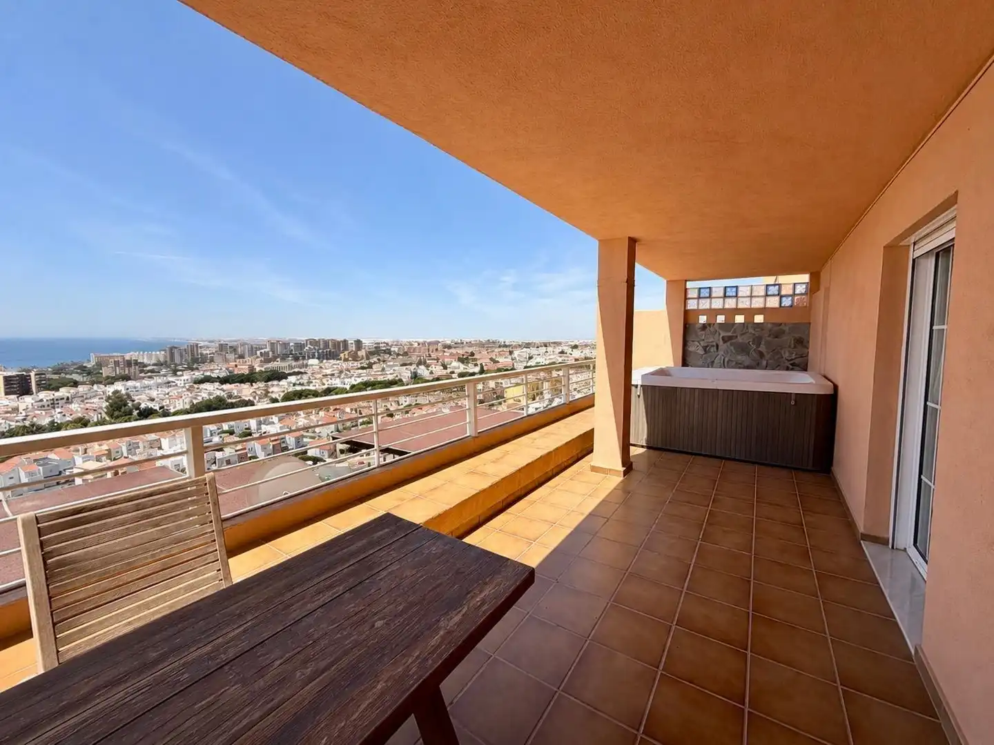 Terrasse von Wohnung zum Verkauf in Roquetas de Mar mit Klimaanlage, Terrasse und Möbliert