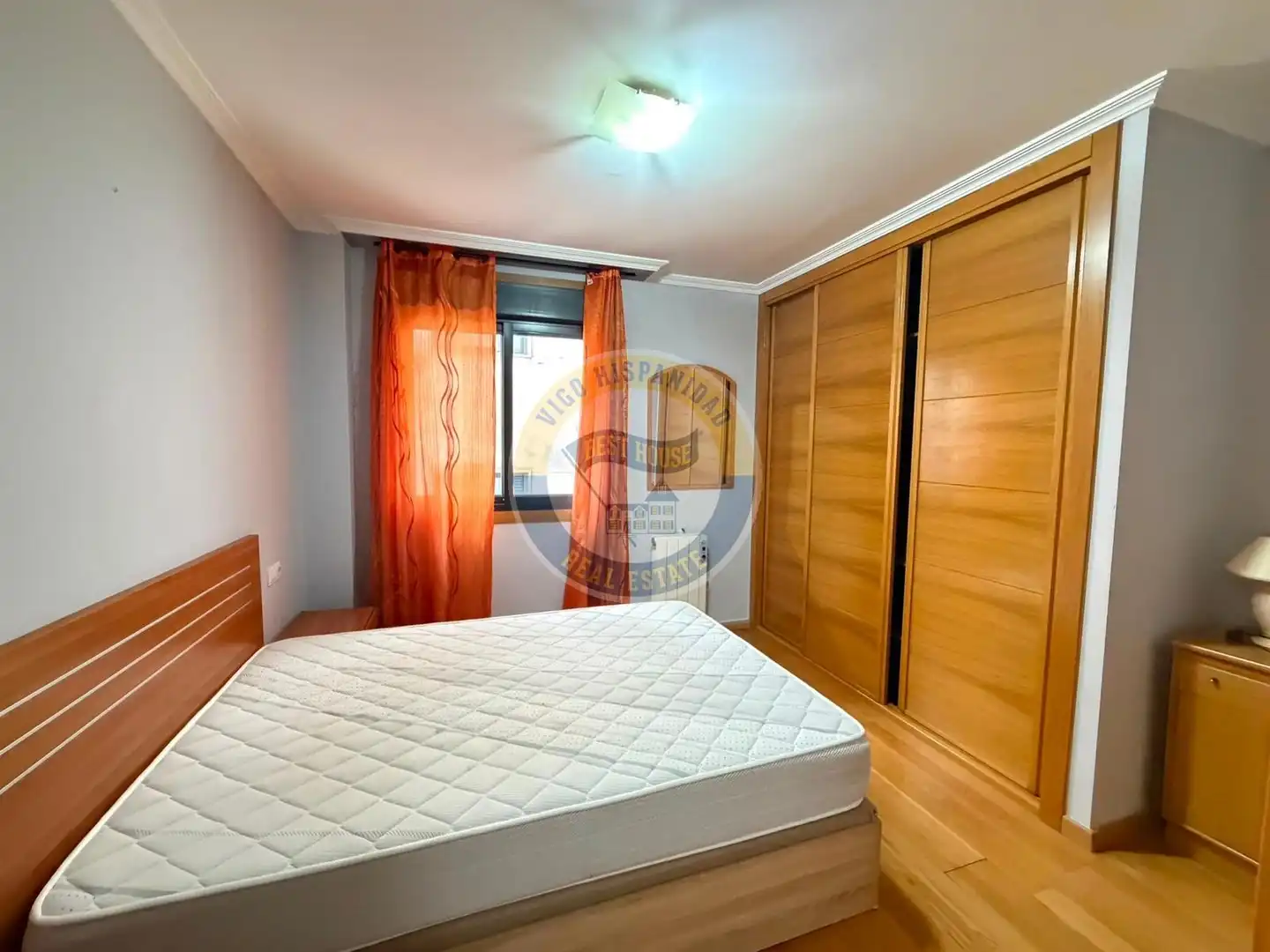 Habitación de Apartamento de alquiler en Vigo  con Calefacción y Amueblado