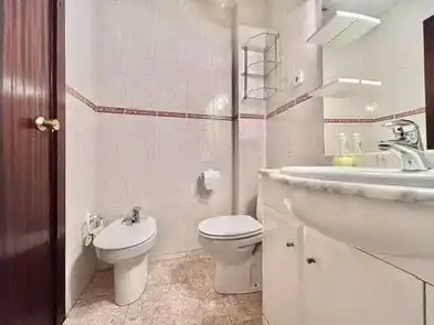 Baño de Piso de alquiler en Terrassa con Aire acondicionado, Calefacción y Terraza