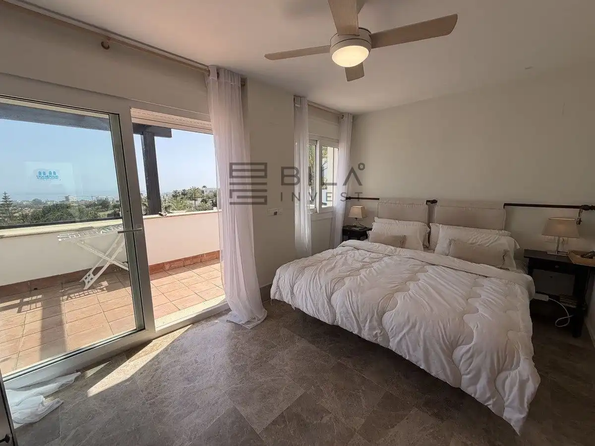 Dormitori de Casa adosada en venda en Marbella amb Aire condicionat, Terrassa i Piscina
