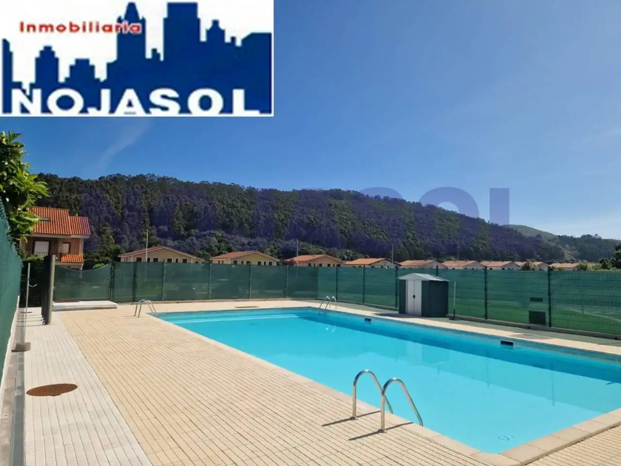 Schwimmbecken von Einfamilien-Reihenhaus zum Verkauf in Argoños  mit Heizung, Privatgarten und Terrasse