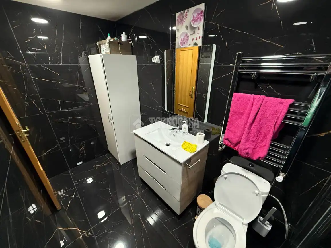 Bathroom of Flat for sale in Guadalajara  with Air Conditioner, Heating and Balcony