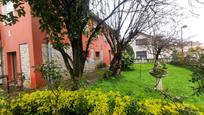 Jardí de Casa o xalet en venda en Torrelavega  amb Calefacció, Terrassa i Traster