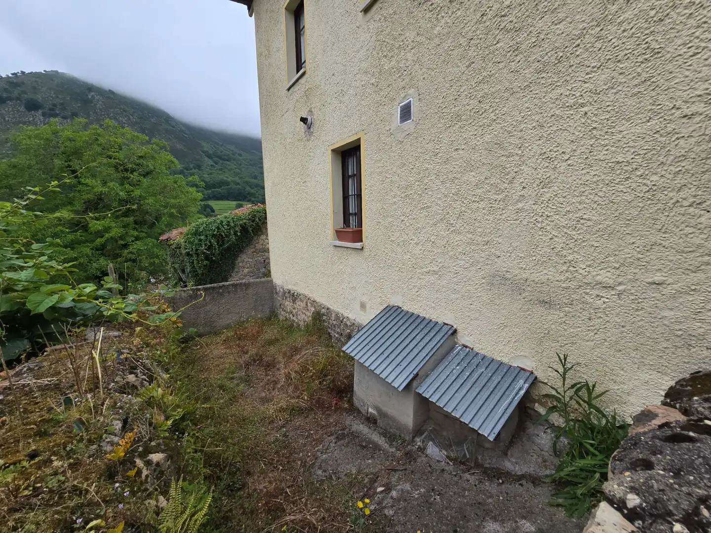 Vista exterior de Casa o xalet en venda en Llanes amb Calefacció, Terrassa i Traster