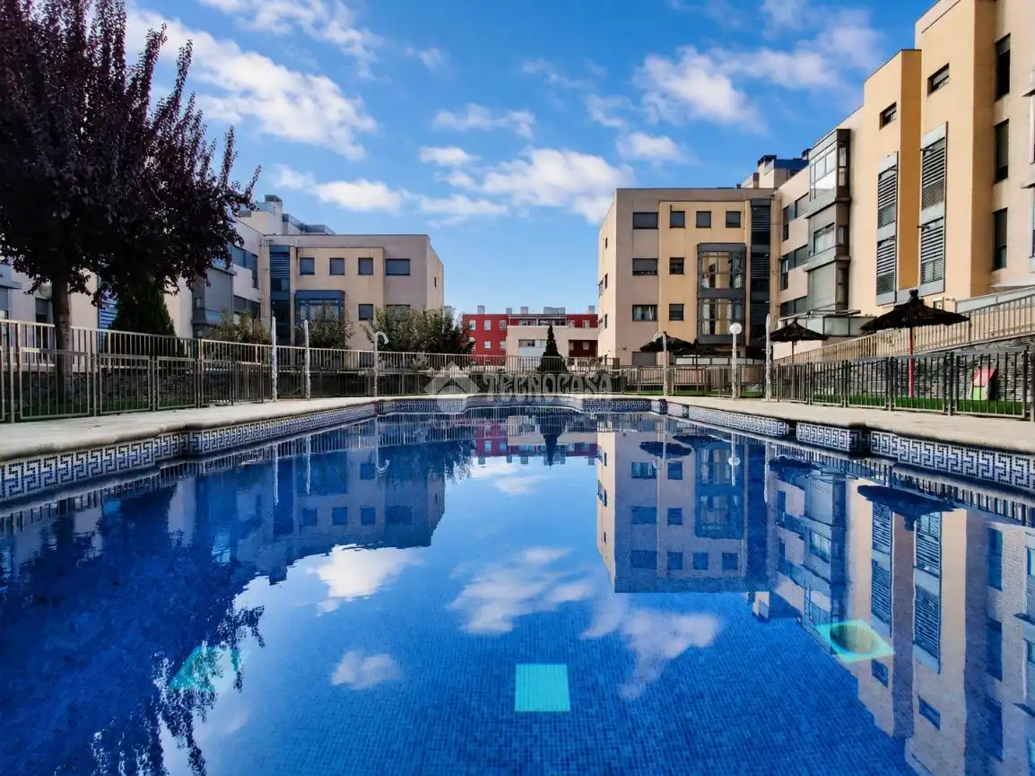 Swimming pool of Flat for sale in Madrid  with Air Conditioner, Heating and Terrace