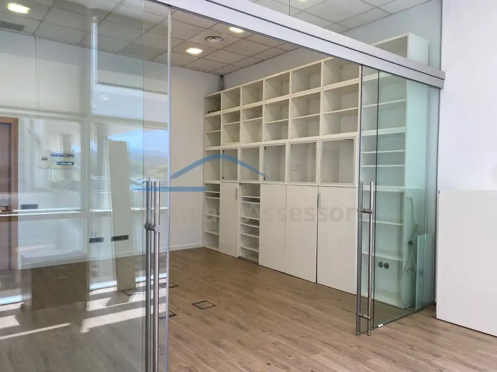Oficina en venta en Avinguda de les Corts Catalanes, Roquetes - Can Magí