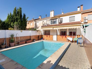 Adosado con piscina en venta en Cijuela