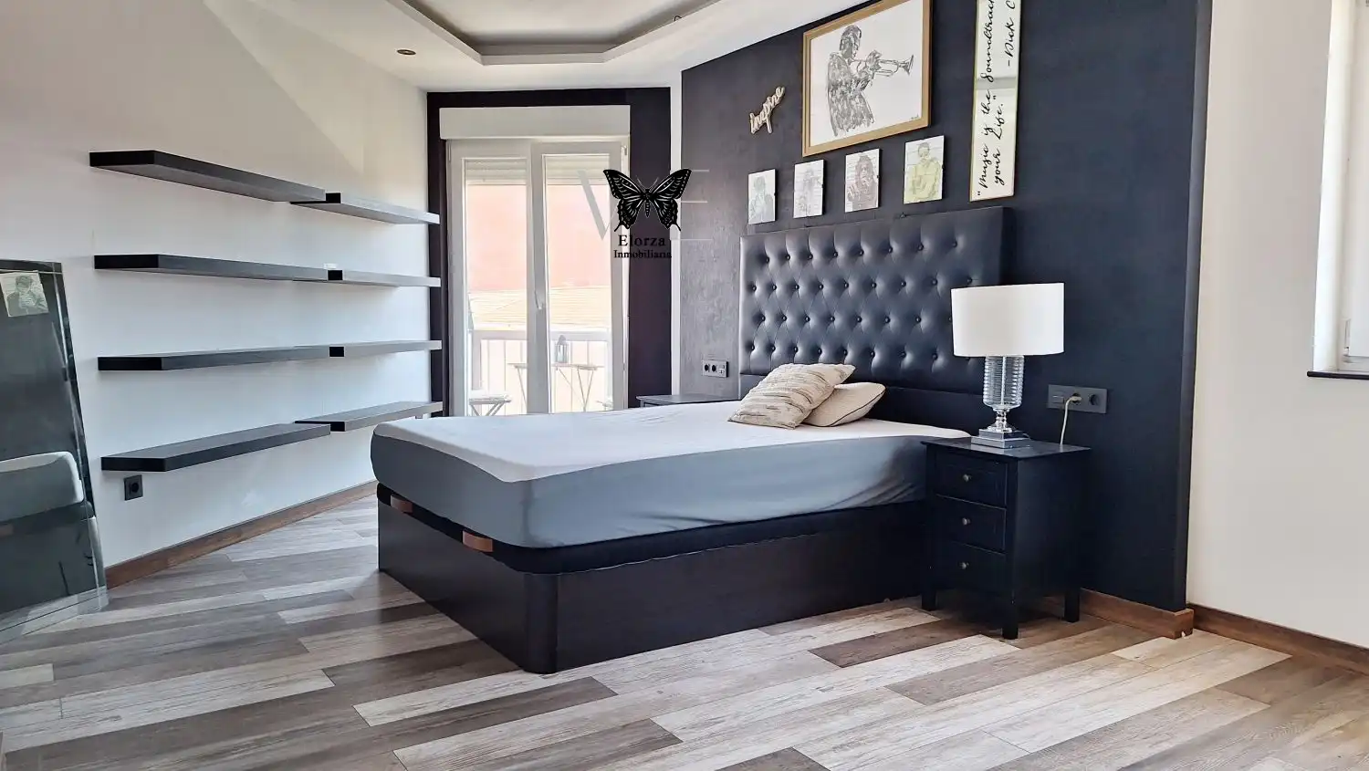 Habitación de Piso de alquiler en Oviedo  con Amueblado y Balcón
