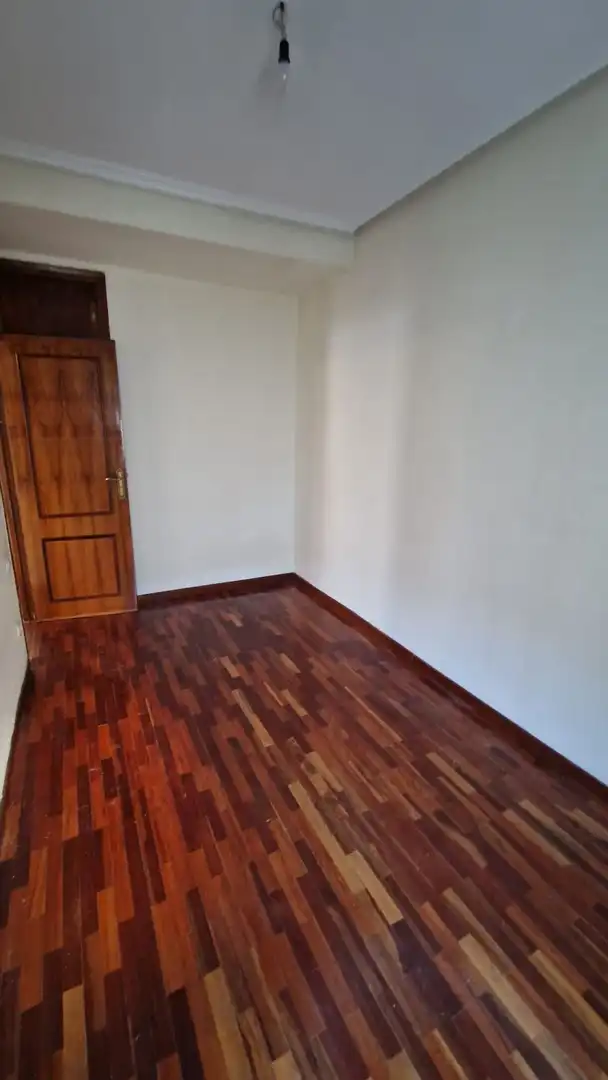 Schlafzimmer von Büro zur Miete in León Capital  mit Terrasse