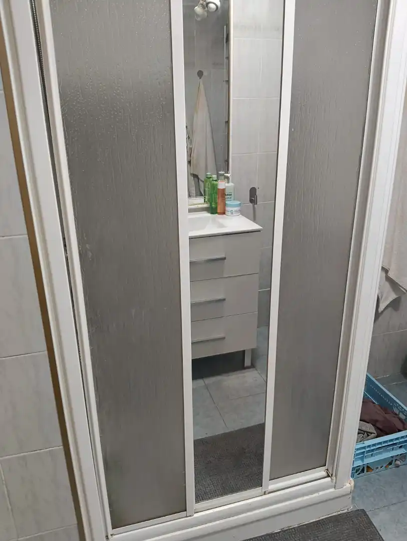 Baño de Piso para compartir en Ávila con Calefacción, Terraza y Amueblado